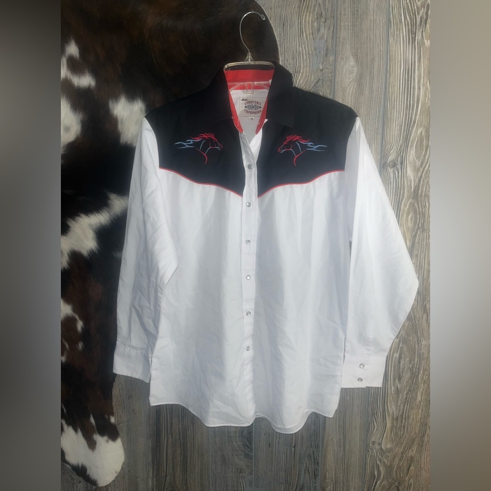 Ely Country Charmers size medium white and black horse embroidered pearl snap